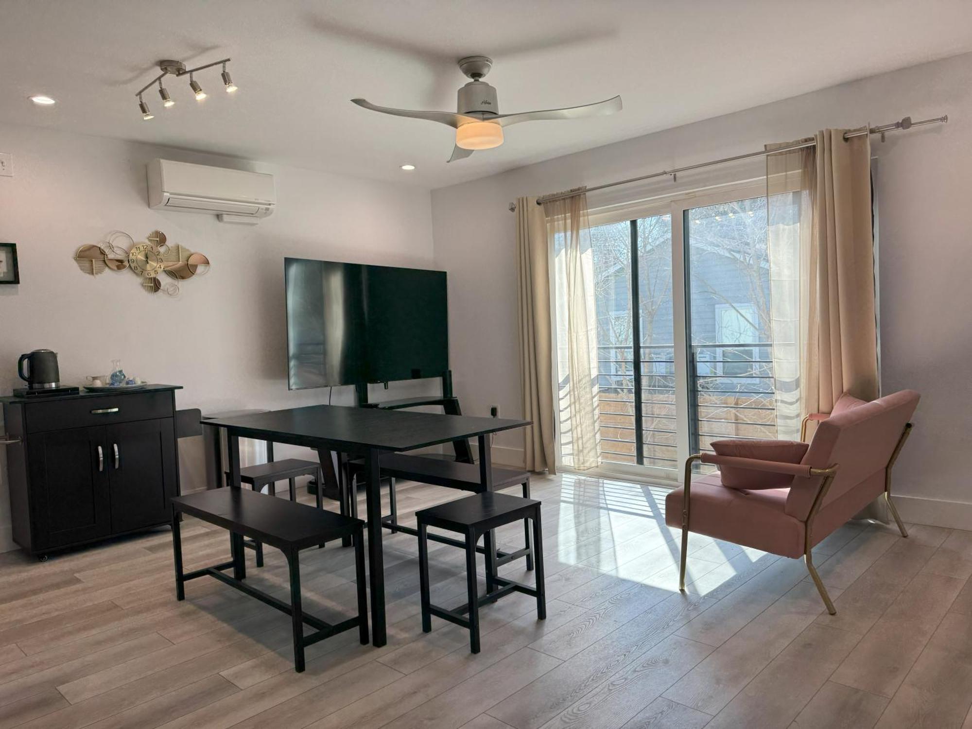 Chic, Cozy & Comfort Modern Room Остин Экстерьер фото