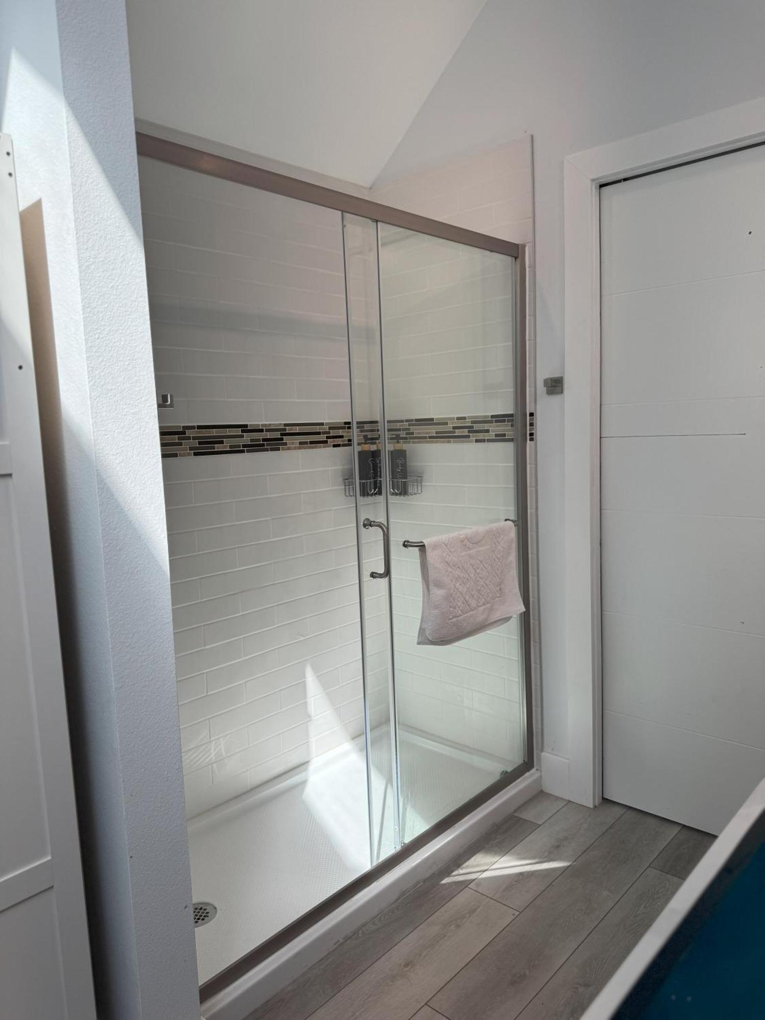 Chic, Cozy & Comfort Modern Room Остин Экстерьер фото