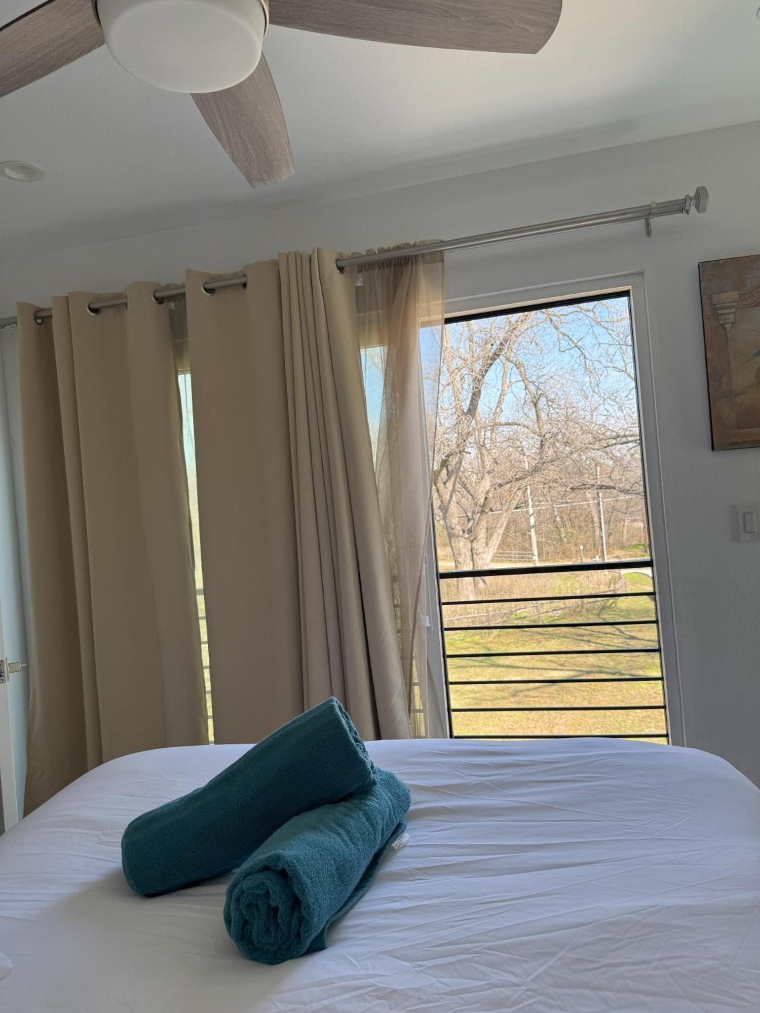 Chic, Cozy & Comfort Modern Room Остин Экстерьер фото