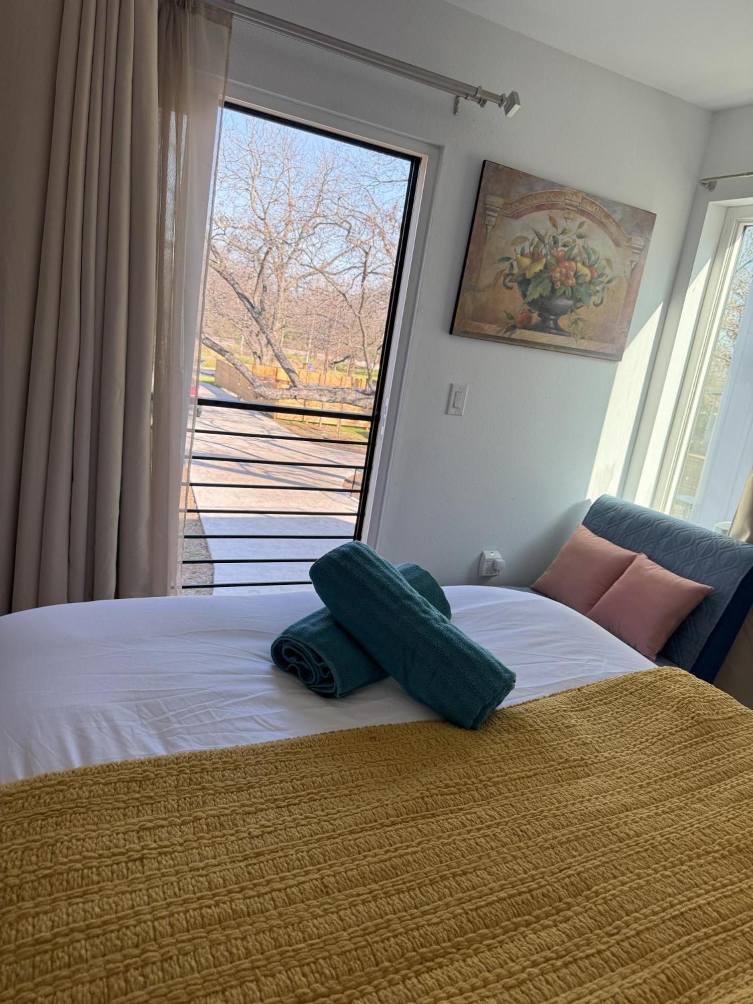 Chic, Cozy & Comfort Modern Room Остин Экстерьер фото
