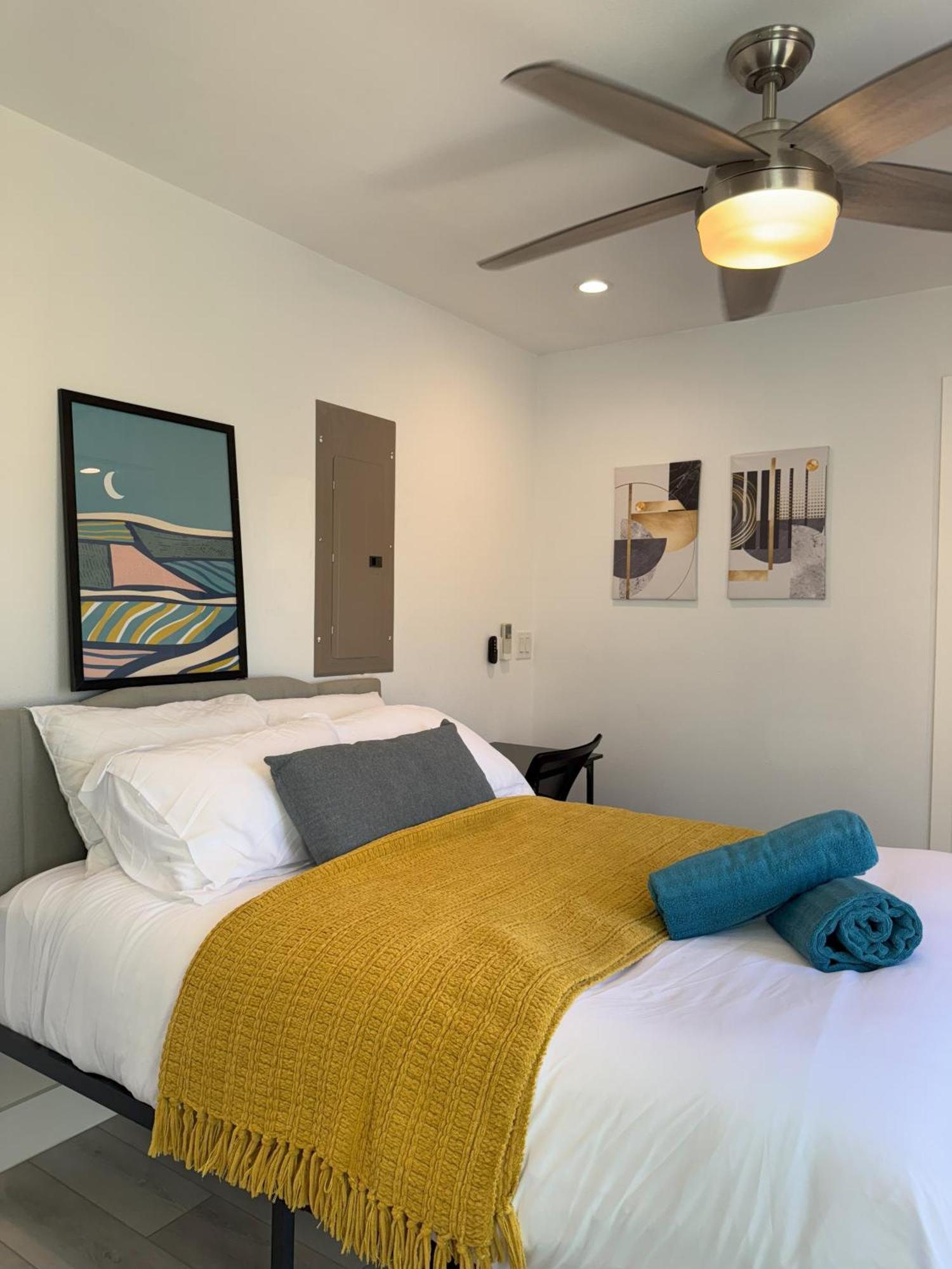 Chic, Cozy & Comfort Modern Room Остин Экстерьер фото