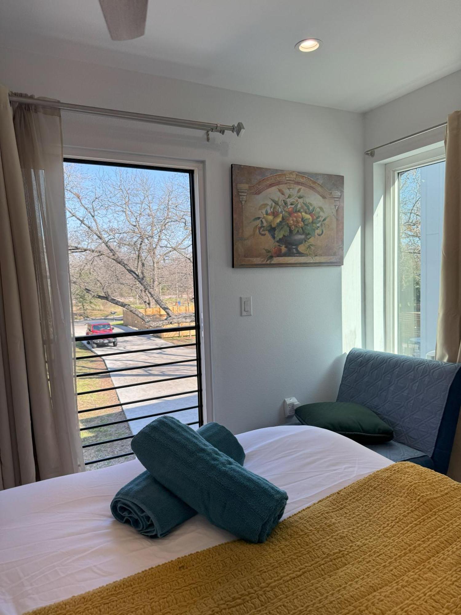 Chic, Cozy & Comfort Modern Room Остин Экстерьер фото